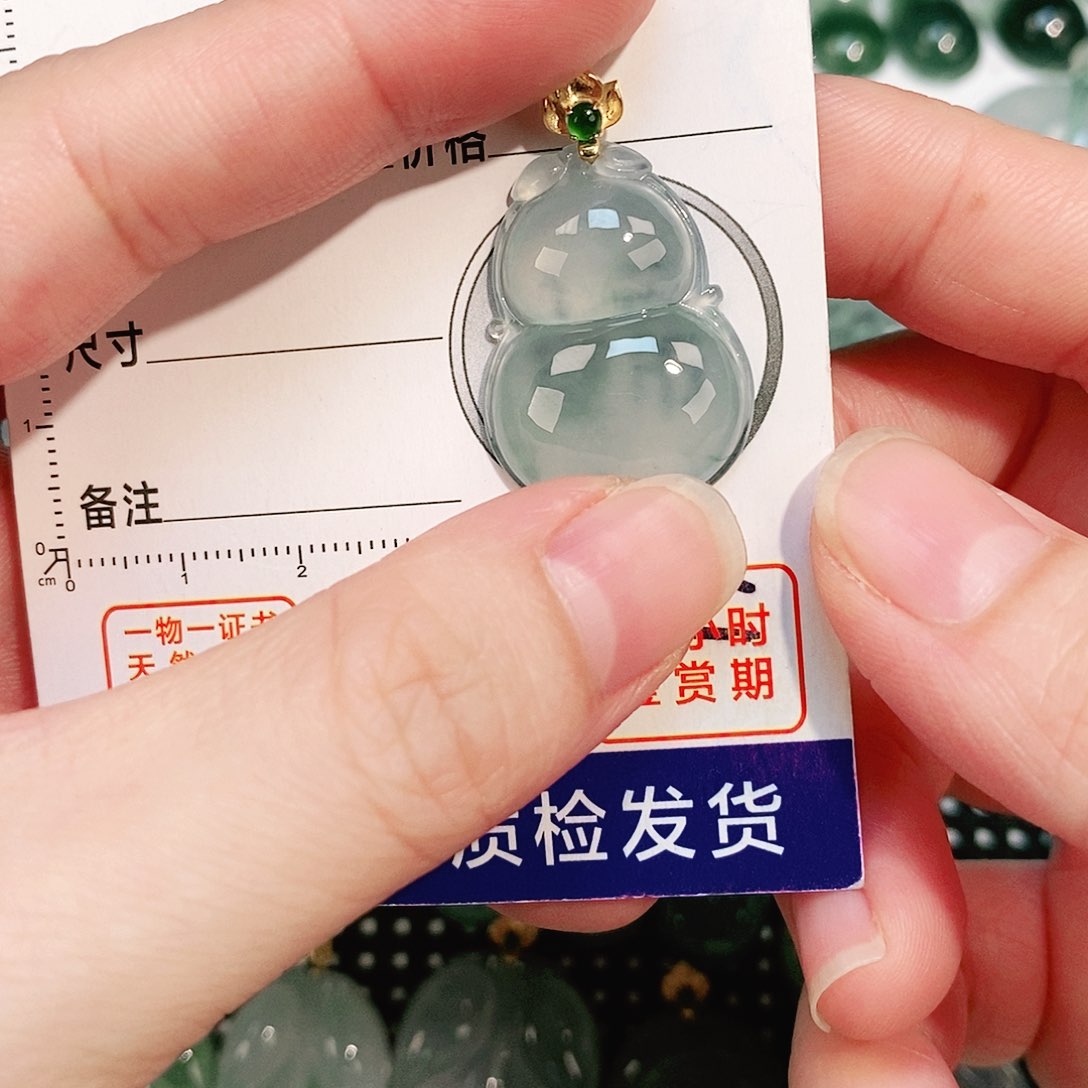翡翠颈饰18K金镶嵌吊坠