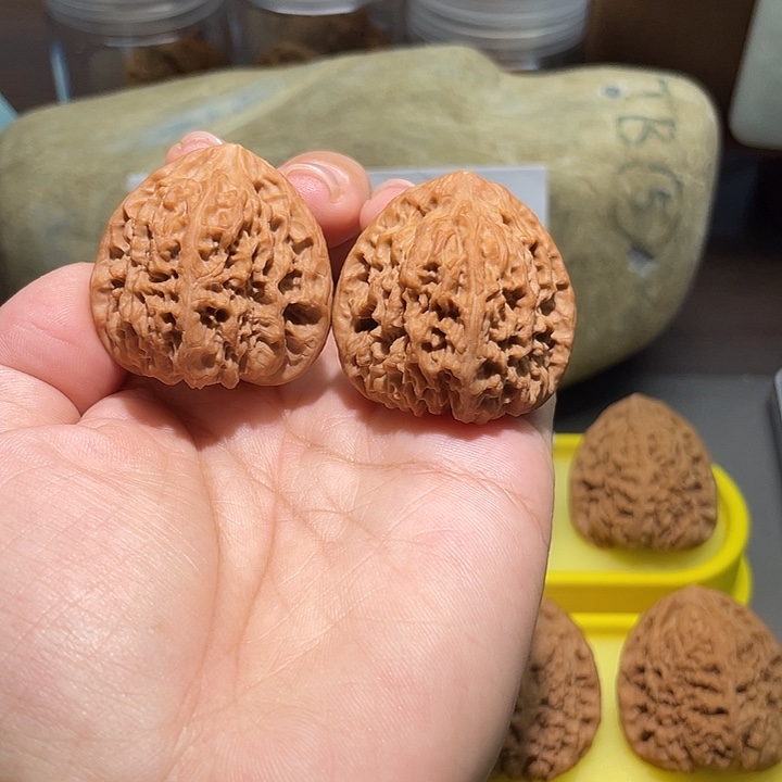 每***水把件文玩核桃23号38尺全品正尖三角疆