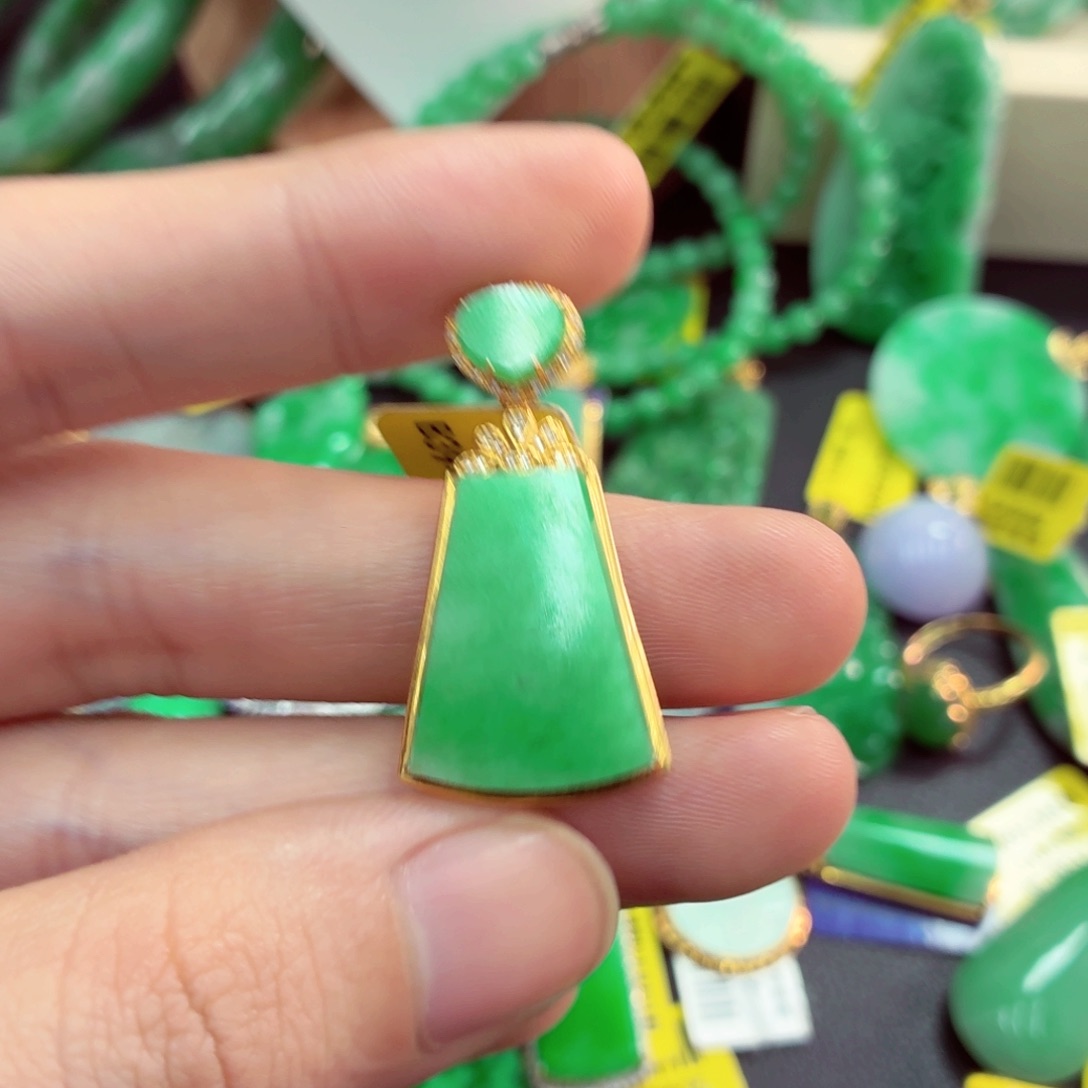 翡翠18K金镶嵌吊坠(不含链)