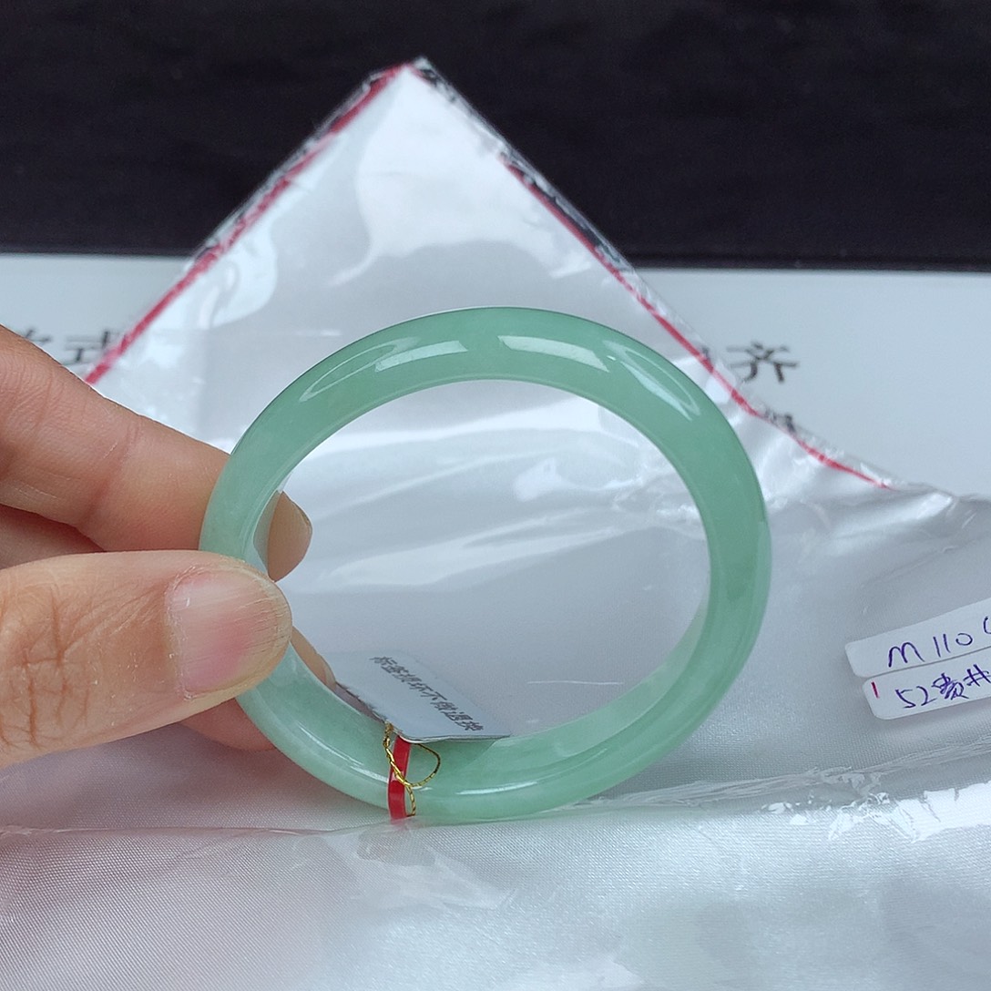 翡翠手镯未镶嵌52贵0487