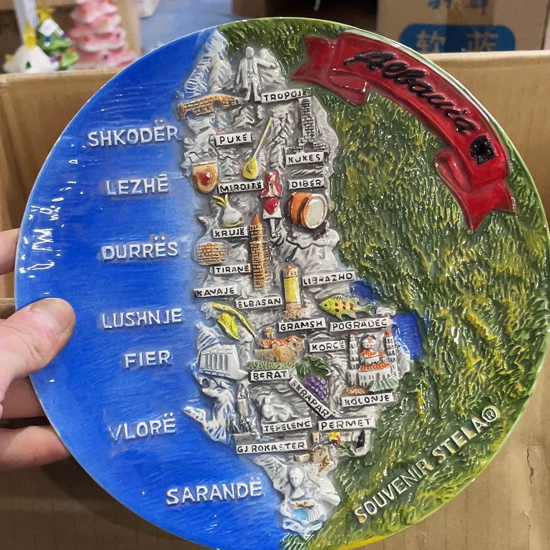 摆件   磕碰。封釉。