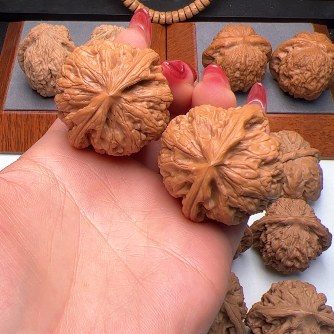 文玩核桃把件?****唐红锦鲤38