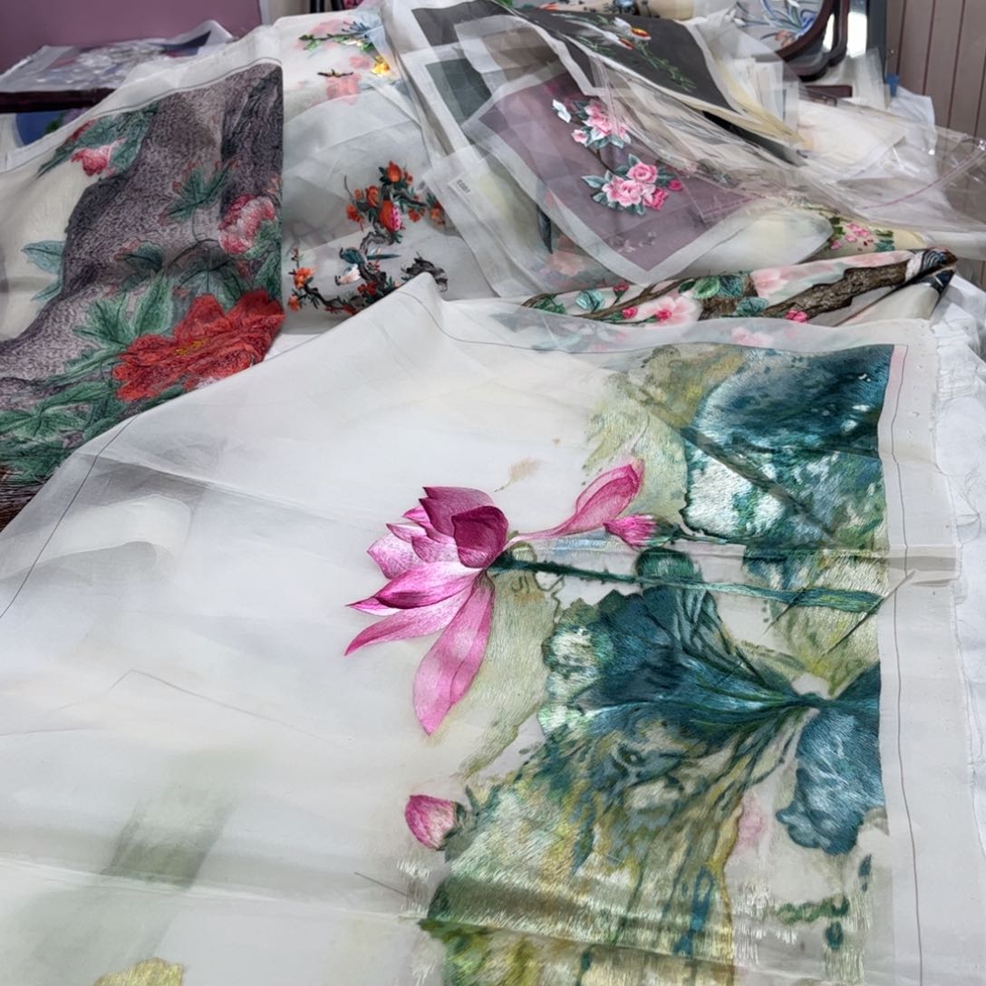 刺绣开*熊苏绣纯手工巧克力