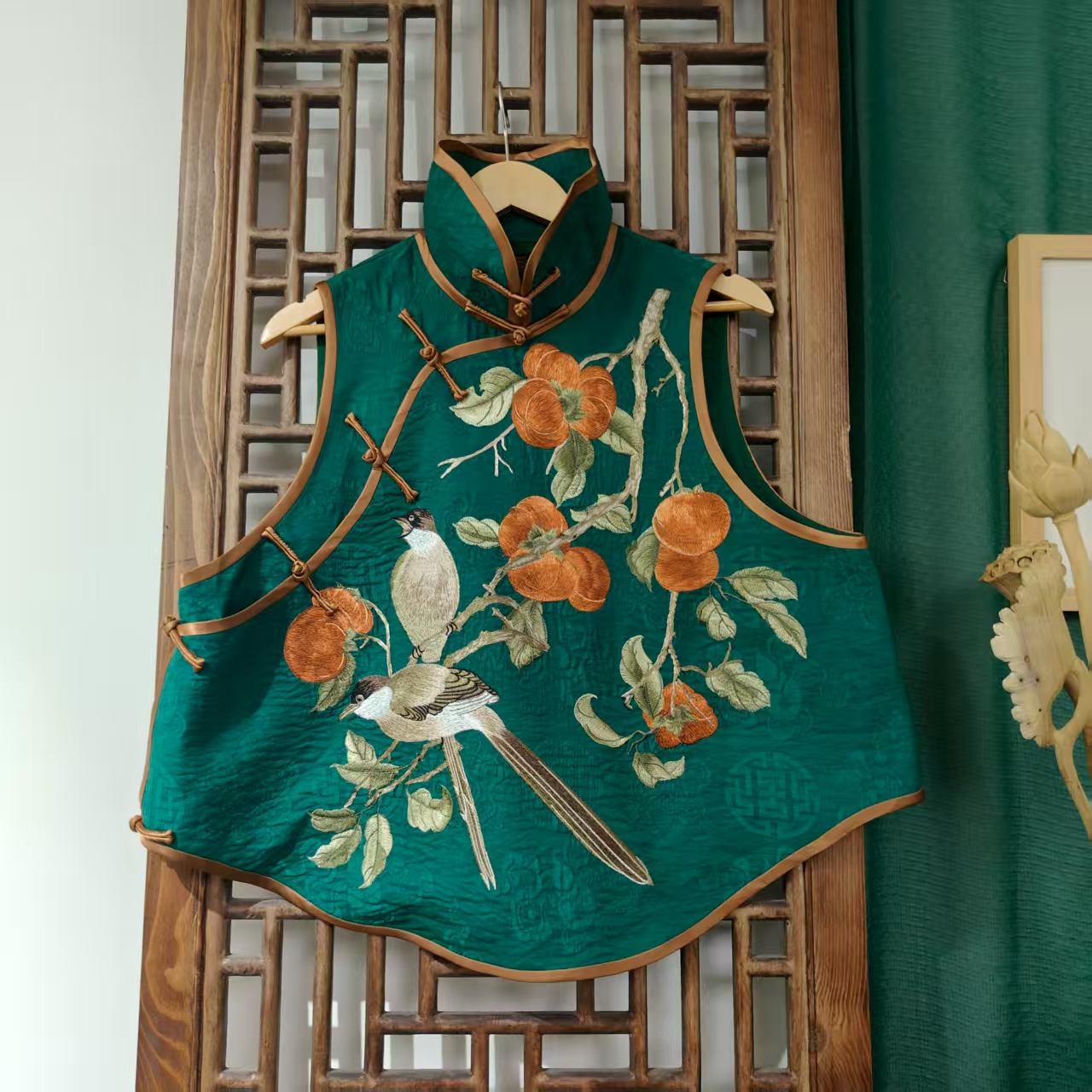 （LS629-15）凤徕兮私人定制绿色福禄底柿柿如意刺绣花盆领盘扣马甲