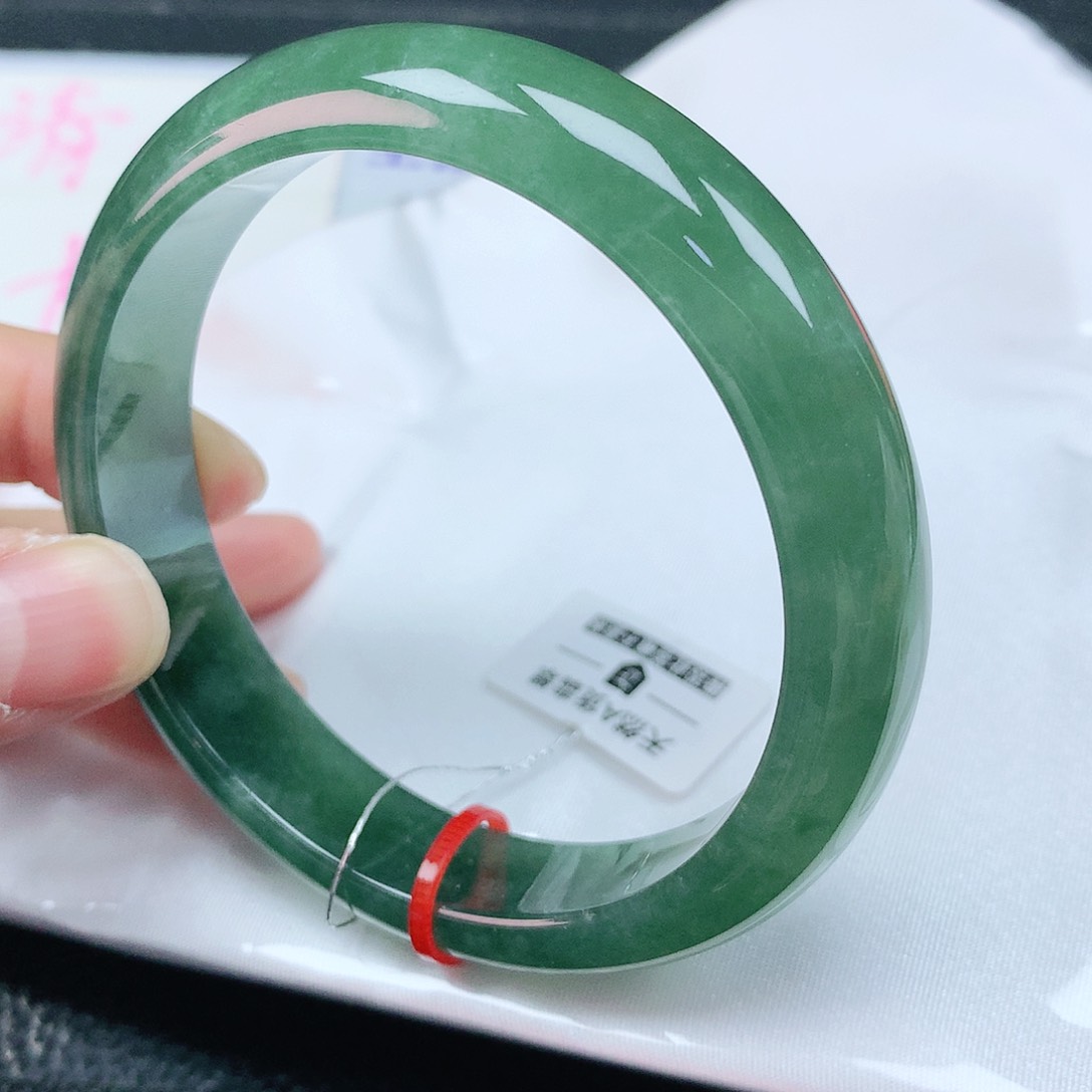 翡翠手镯未镶嵌59圈