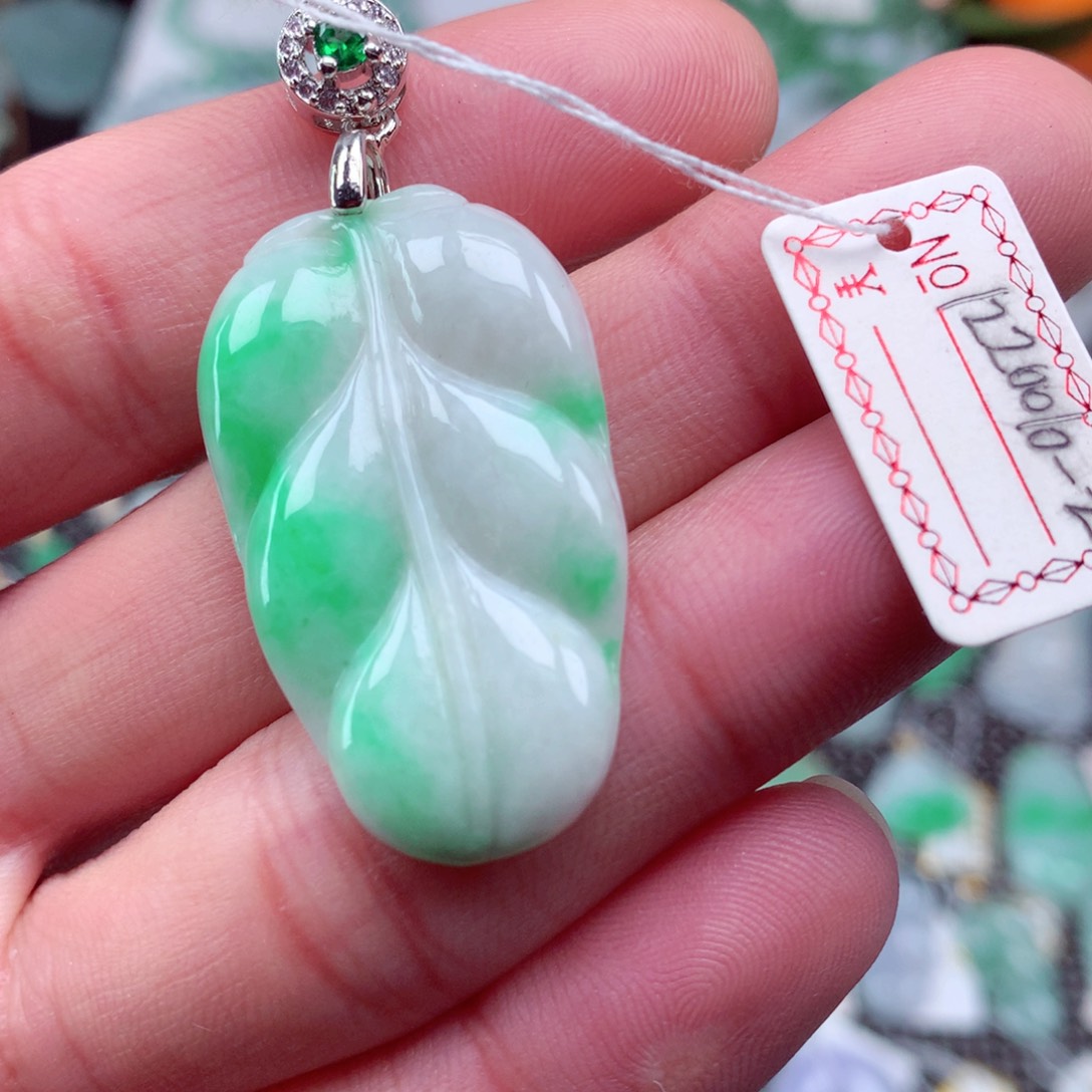 翡翠颈饰未镶嵌翡翠吊坠