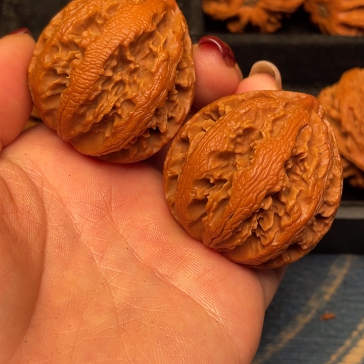 文玩核桃吊坠秦岭野生核桃