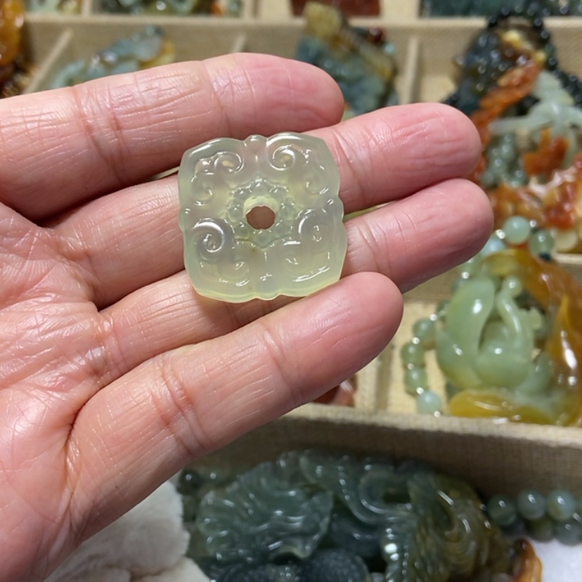 【闪购商品】蛇纹石玉颈饰未镶嵌