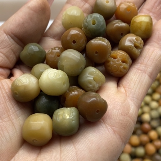 吊坠白玉菩提微瑕12+阿呆60颗