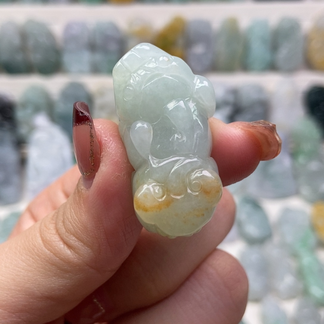 翡翠吊坠(赠链)未镶嵌