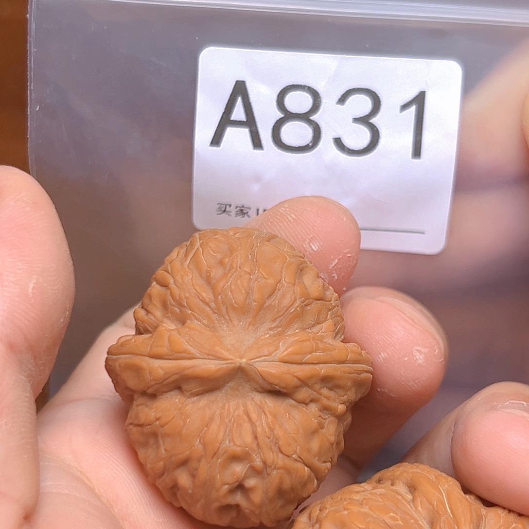 文玩核桃吊坠40元宝