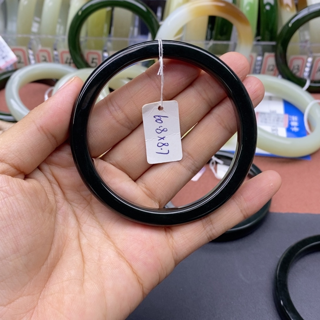 A***_和田玉未镶嵌手镯