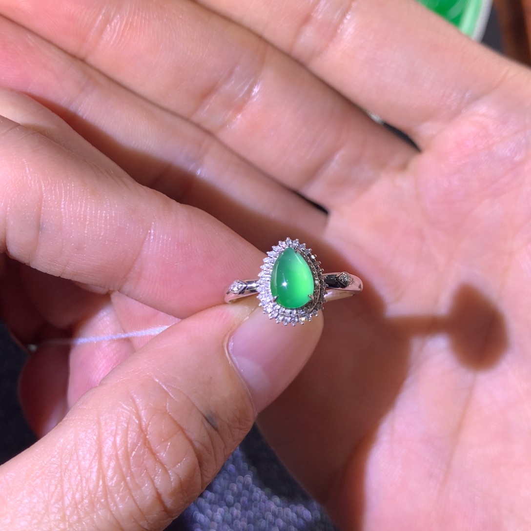 翡翠18K金镶嵌戒指翡翠