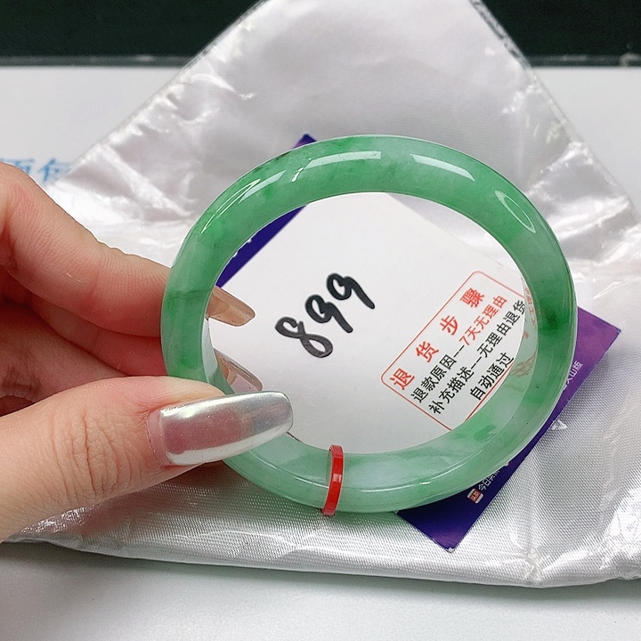 翡翠手镯未镶嵌翡翠手镯