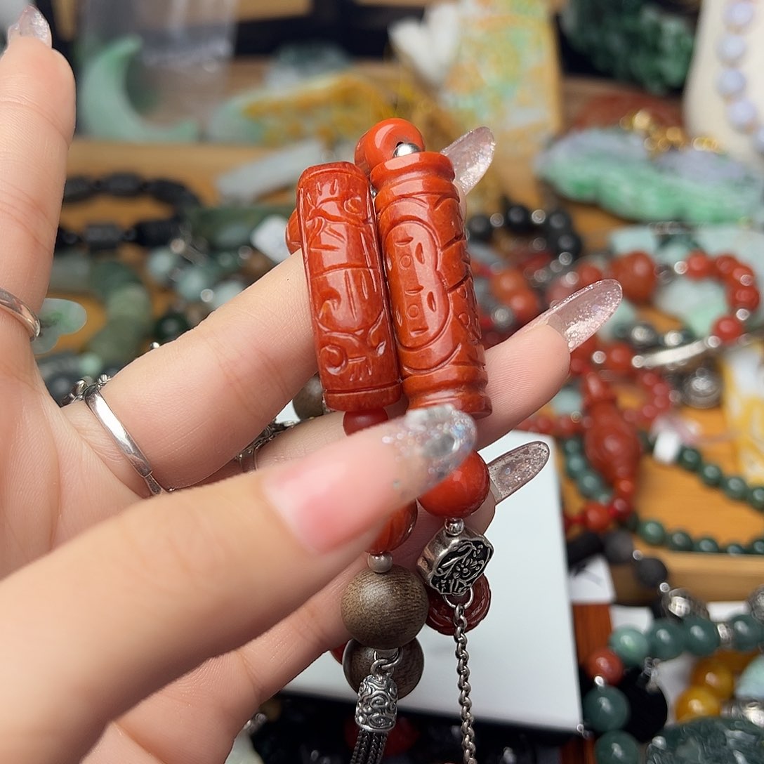 翡翠颈饰未镶嵌笑**生吊坠