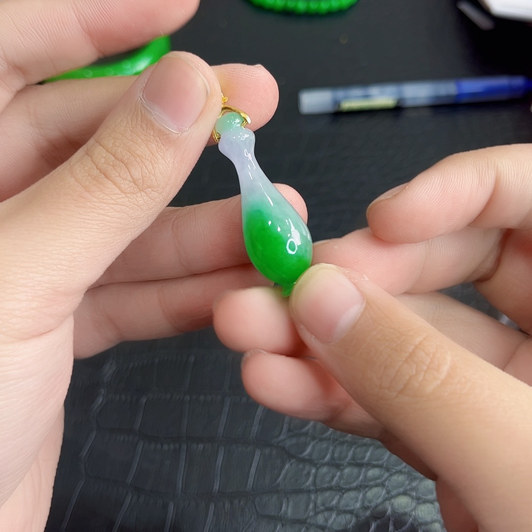 翡翠手镯未镶嵌多样性