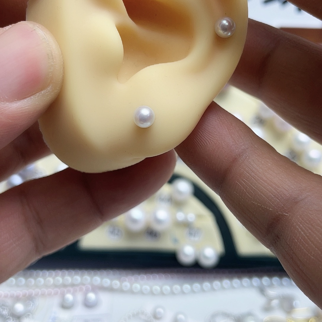 白***g淡水珍珠耳饰银S925镶嵌