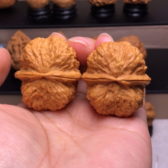 文玩核桃把件鬼脸铁蝴蝶31