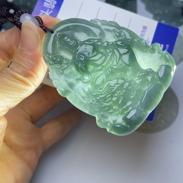翡翠挂件未镶嵌翡翠