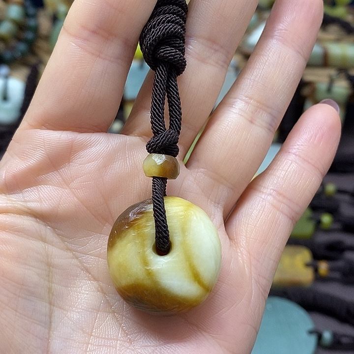 未镶嵌蛇纹石玉颈饰