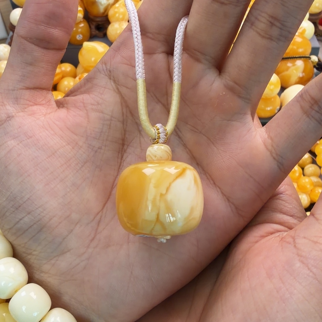 琥珀未镶嵌珠宝奇石13.7g