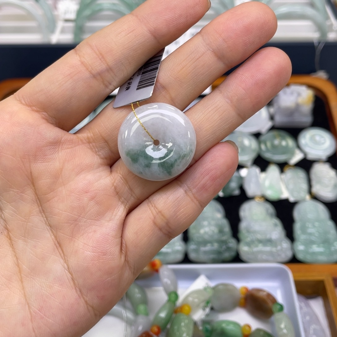 颈饰未镶嵌翡翠平安扣