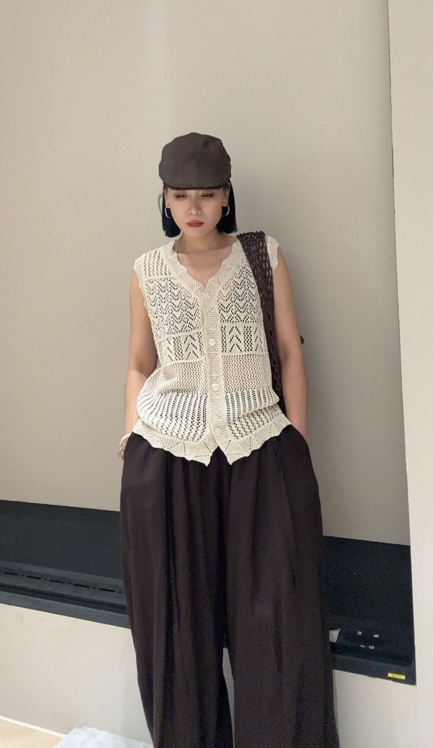 夏季气质氛围背心女薄款单排扣镂空宽松型纯色编织无袖小众马甲