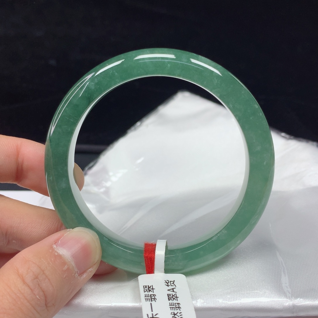 翡翠手镯（圆镯）未镶嵌55.5