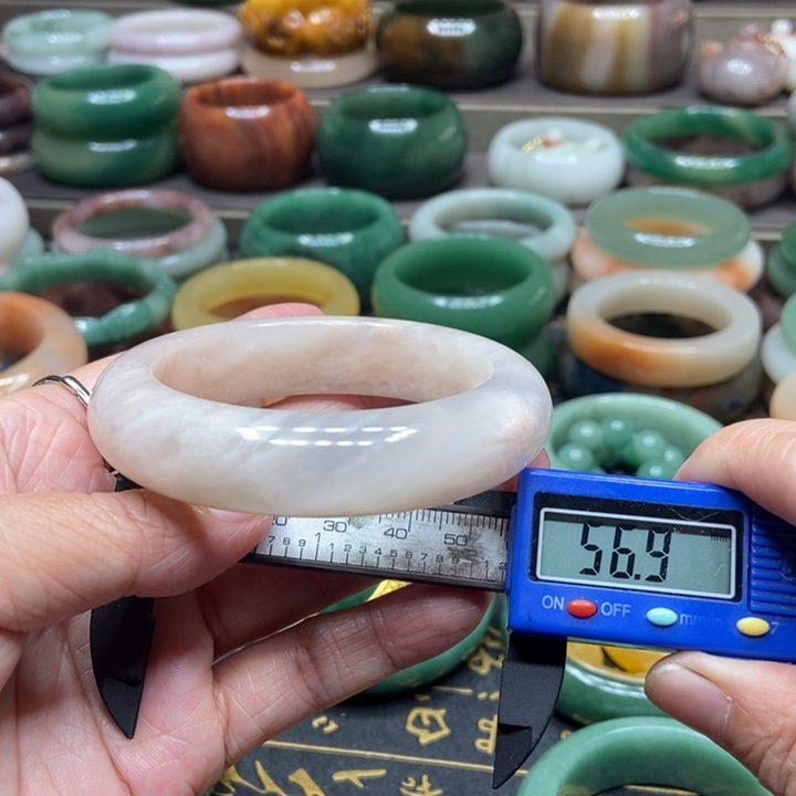 石英质玉手镯未镶嵌