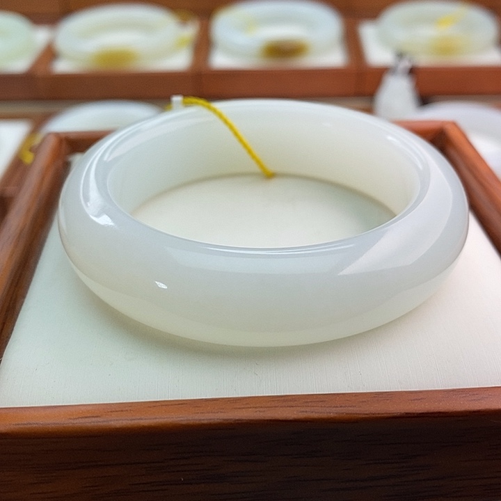 和田玉（白玉）手镯未镶嵌