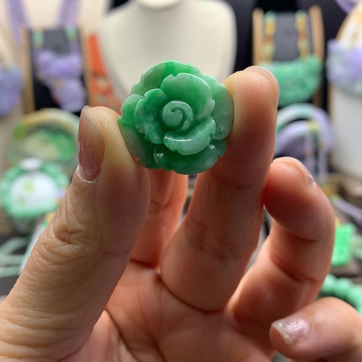 翡翠吊坠(不含链)未镶嵌逸****瓶翡翠戒指