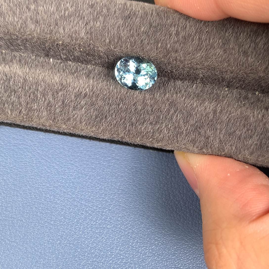 海蓝宝石笔搁未镶嵌2.5卡 圣玛利亚 全净