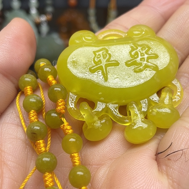 未镶嵌蛇纹石玉颈饰《****佛