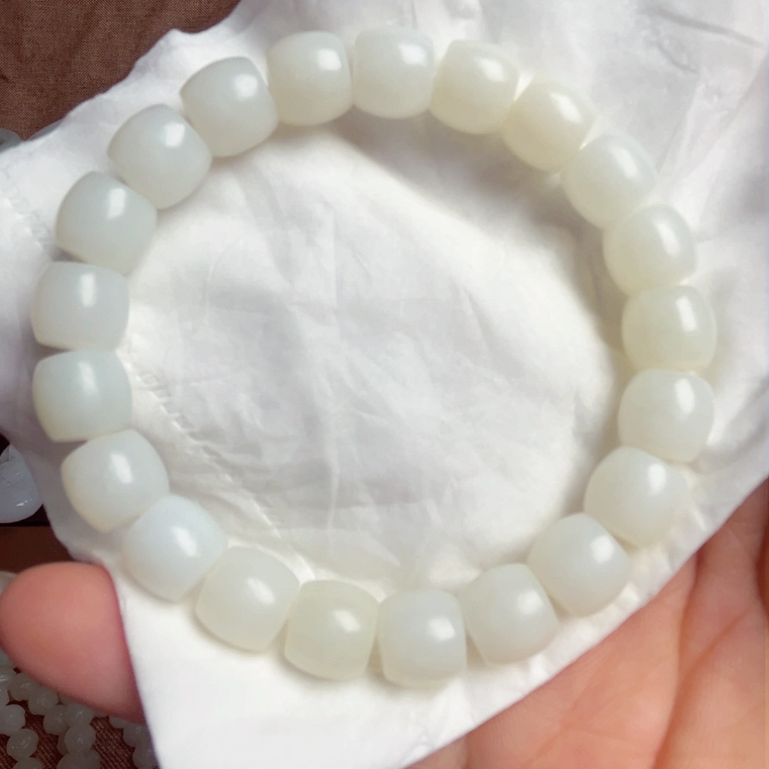 和田玉（糖玉）挂件未镶嵌埃****阳