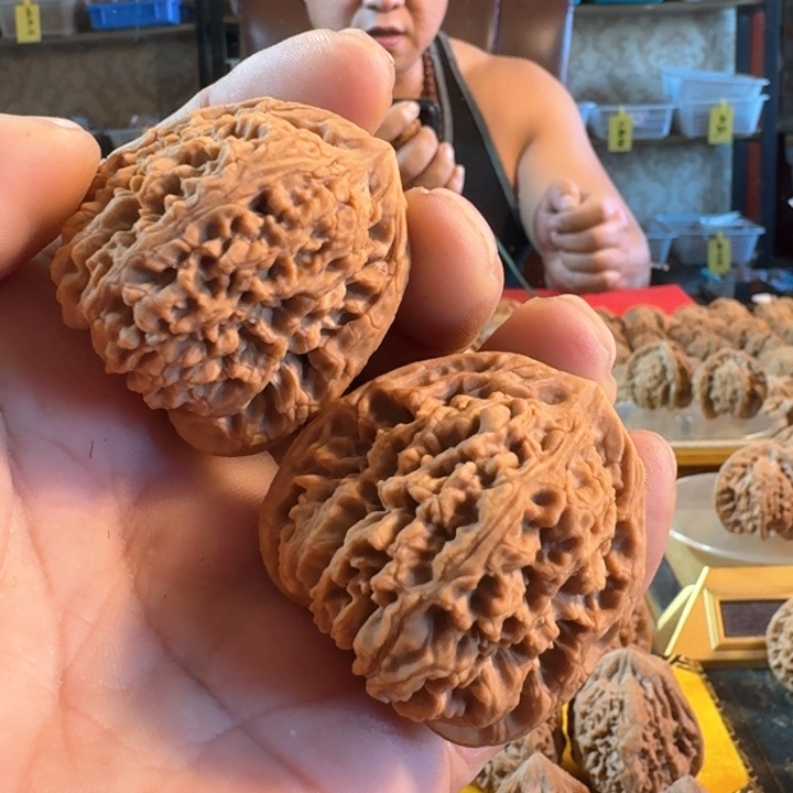 文玩核桃吊坠不**寺核桃