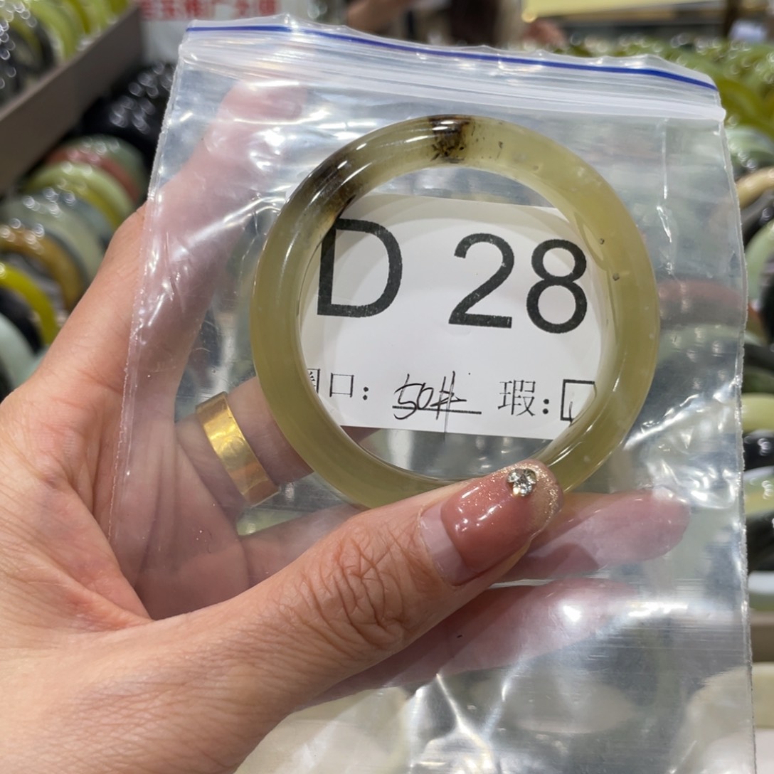 蛇纹石玉手镯未镶嵌