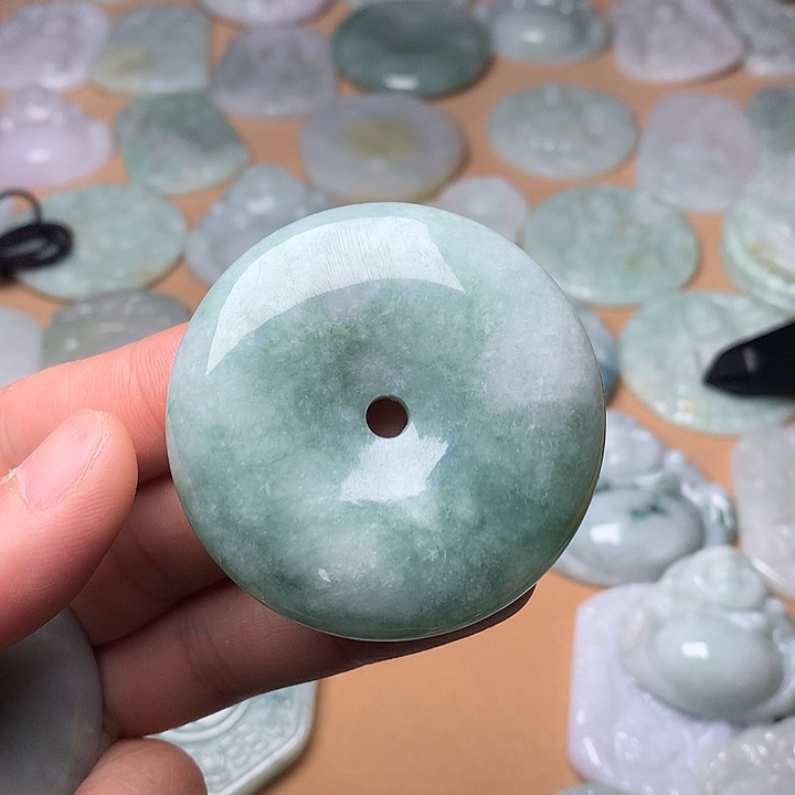 翡翠未镶嵌颈饰平安扣