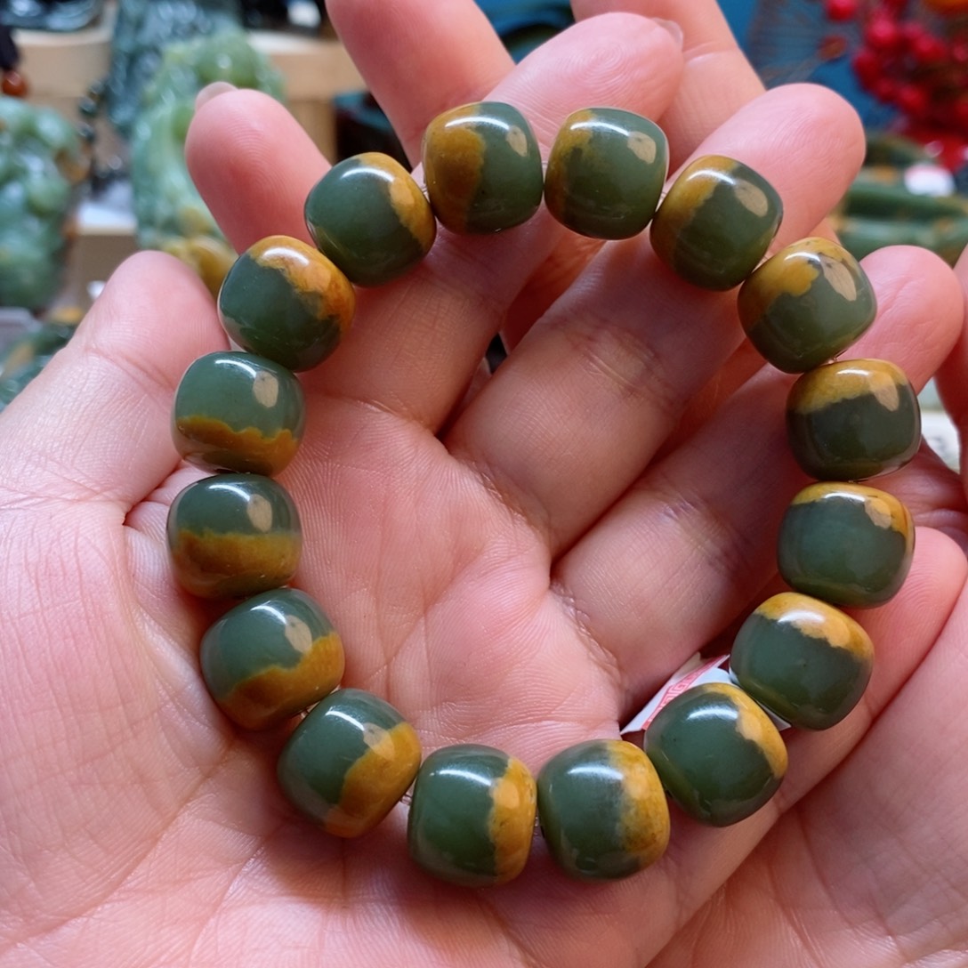 透闪石质玉手串未镶嵌镰*