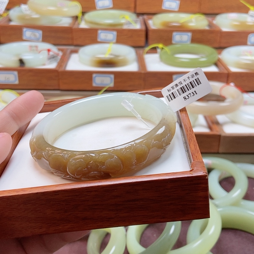 【闪购商品】和田玉手镯未镶嵌