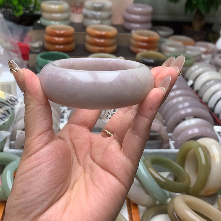 歌***亮石英质玉未镶嵌手镯