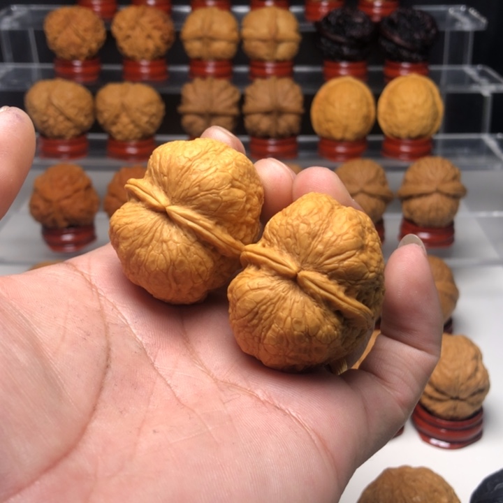 文玩核桃吊坠水**成1峭壁元宝