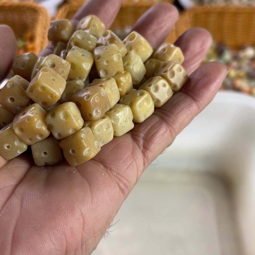白玉菩提吊坠10奶黄方块54颗
