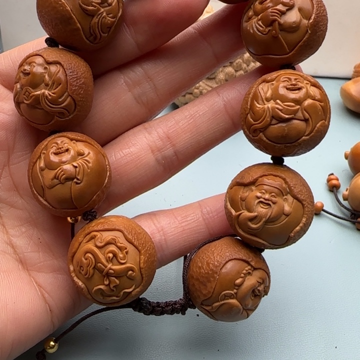 橄榄核手串腾*雕刻工艺
