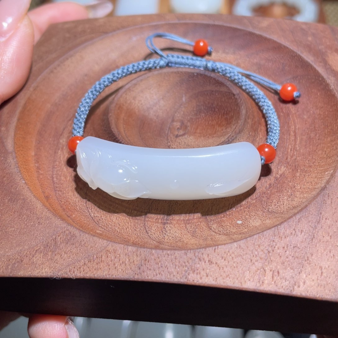 未镶嵌手链和田玉三**两