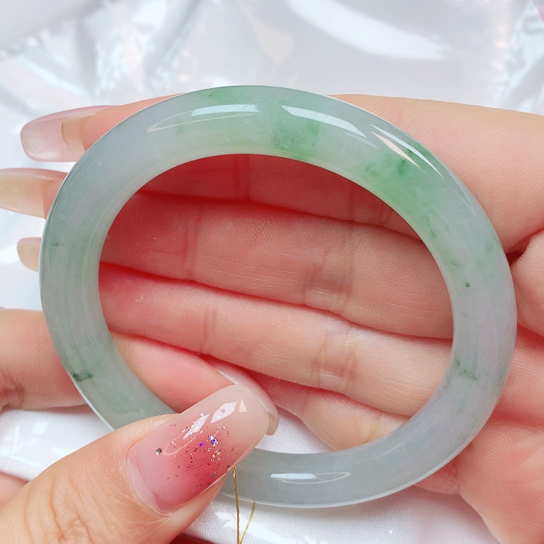 翡翠手镯未镶嵌抖音821