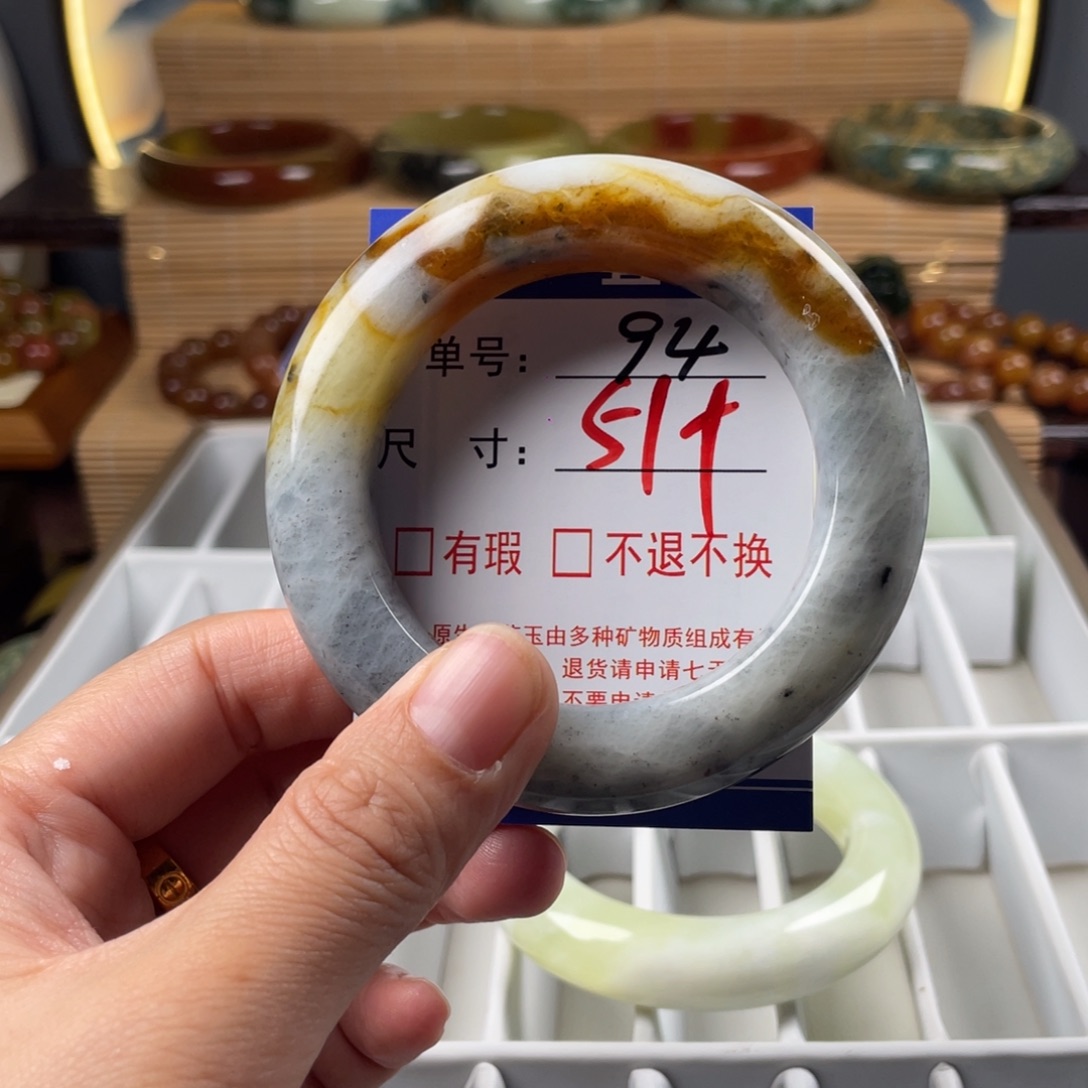 蛇纹石玉未镶嵌手镯