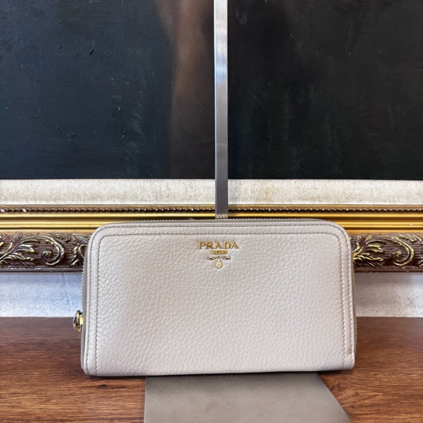 95新 Prada/普拉达 prada钱包/007717