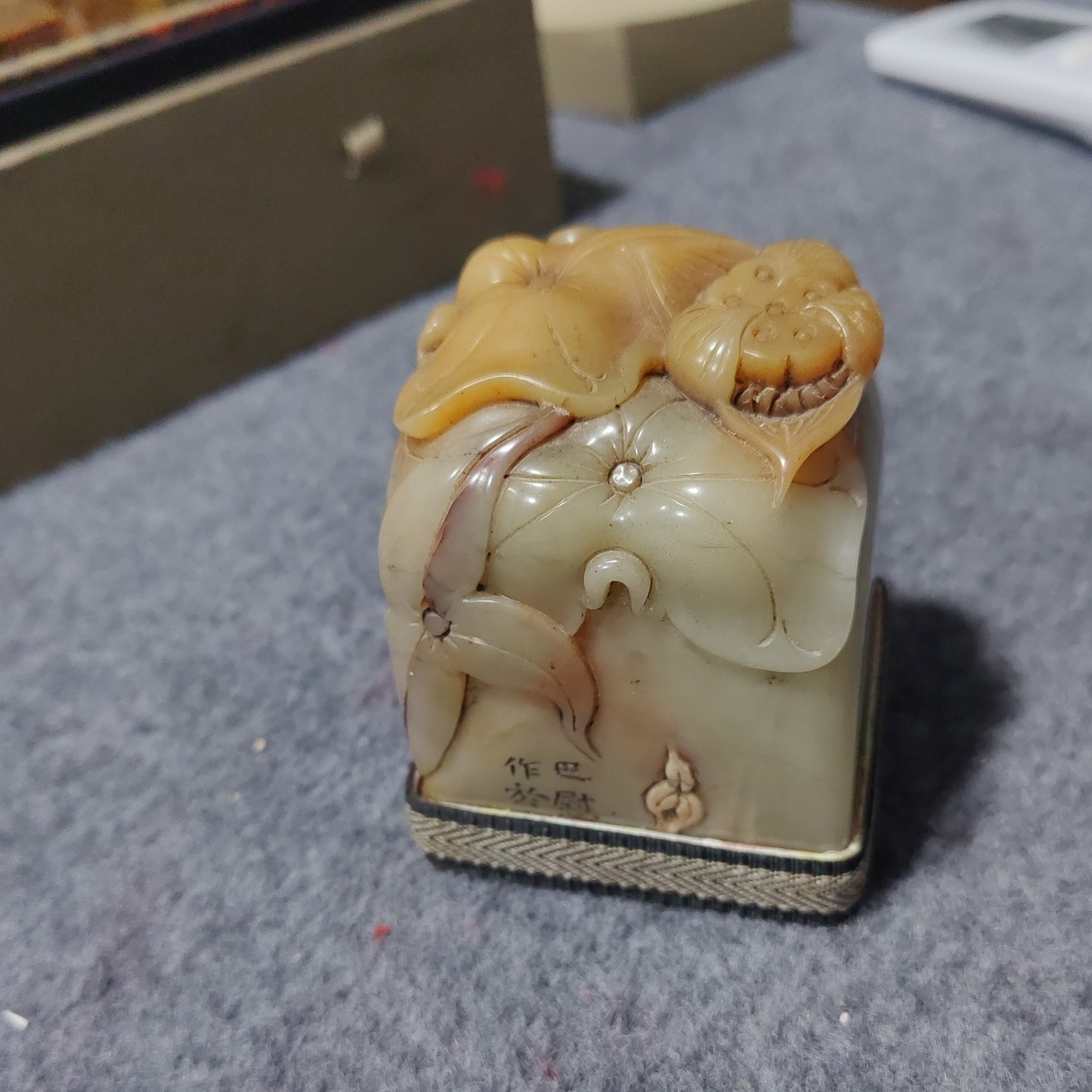 寿山石旧藏田黄石雕刻摆件印章