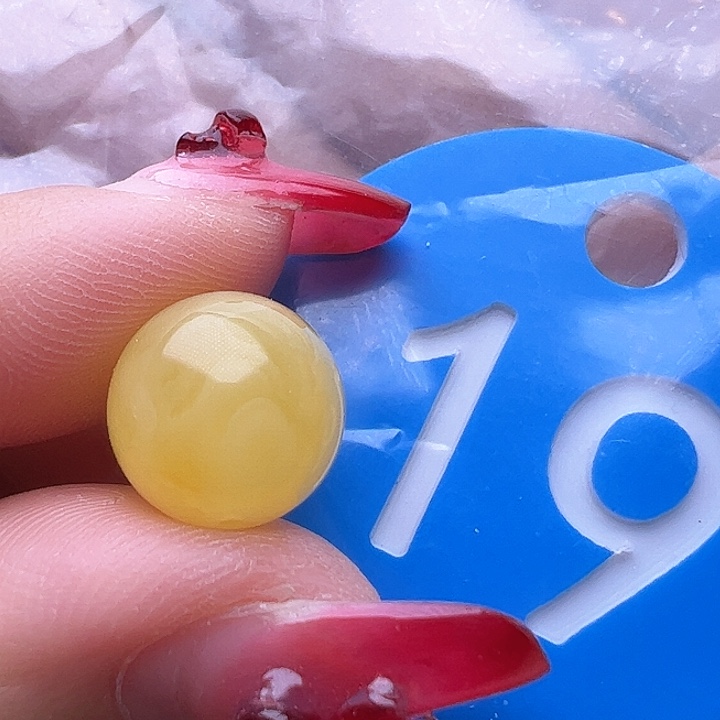 蜜蜡裸石未镶嵌10.8mm 鸡油黄 圆珠
