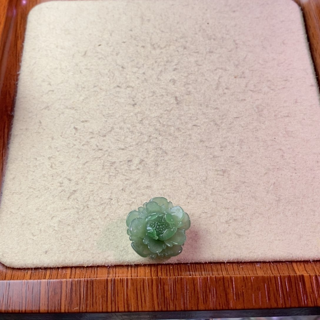 和田玉颈饰未镶嵌枯*蝶